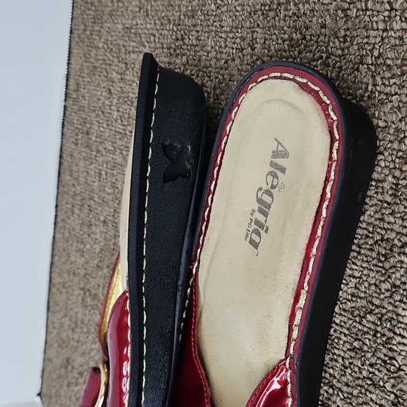 Alegria MIL-124 Red Patent Leather Platform Thong Sandals Sz 38 / 8 Womens - Picture 7 of 9